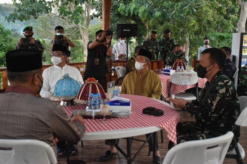 Buka Puasa Bersama Gubernur Sulbar, Pangdam XIV/Hasanuddin Titip Prajurit TNI untuk Amankan Wilayah